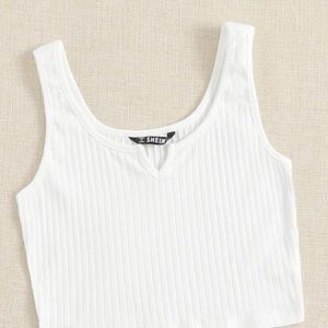 White crop tank top🦋